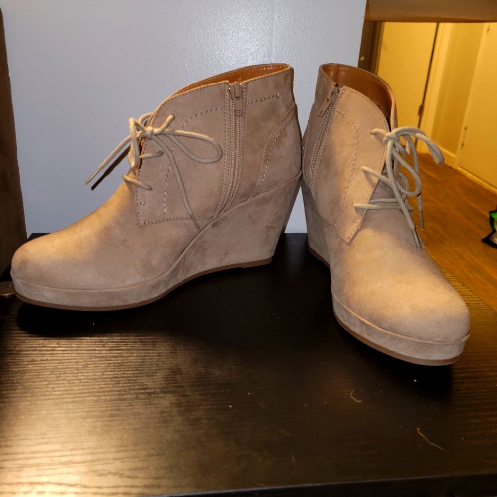 Size 10 Tan Dolcetta Wedge Booties